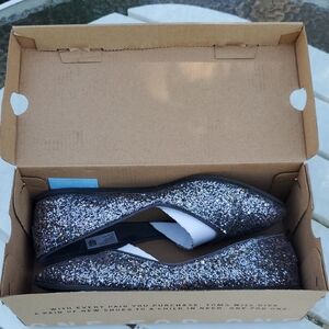 Toms Jutti Petwer Women's Size 10 Flat Gently Used With Box